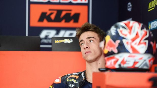 Red Bull KTM Ajo rider Pedro Acosta of Spain prepares for the Moto2 class practice 1 session of the MotoGP Japanese Grand Prix at the Mobility Resort Motegi in Motegi, Tochigi prefecture on September 29, 2023. (Photo by Toshifumi KITAMURA / AFP)