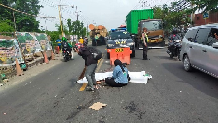 Pemotor tewas kecelakaan di Gresik