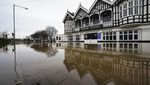 Penampakan Banjir di Inggris Imbas Sungai-sungai Meluap