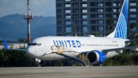 Pada Sabtu lalu, FAA memerintahkan maskapai penerbangan untuk melarang terbang sebagian besar pesawat Boeing 737 MAX 9 mereka untuk pemeriksaan lanjutan. FAA mengatakan arahan ini akan berdampak pada 171 unit pesawat di seluruh dunia. (REUTERS/Miguel J. Rodriguez Carrillo)
