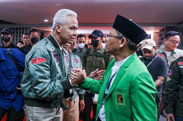 Plt Ketua Umum Partai Persatuan Pembangunan (PPP) Muhamad Mardiono mengaku puas dengan penampilan dari debat Calon Presiden (Capres) Ganjar Pranowo. Hal ini disampaikannya usai menonton debat ketiga Capres Pemilu 2024, di Istora Senayan, Jakarta Pusat, Minggu (7/1).