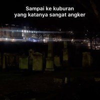 Uniknya, Prilly juga menjajal wisata horror ketika berada di sana. Dalam unggahannya, Prilly mengungkapkan jika dirinya berkunjung ke kuburan yang cukup angker di Skotlandia. Foto: Instagram/@prillylatuconsina96