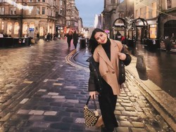 8 Foto Prilly Latuconsina Liburan ke Skotlandia, Cari Hantu ke Kuburan Angker