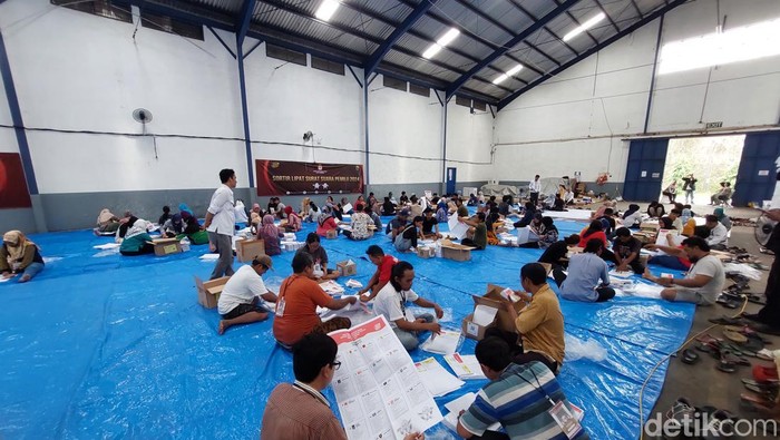 Proses sorlip KPU Kota Cirebon.