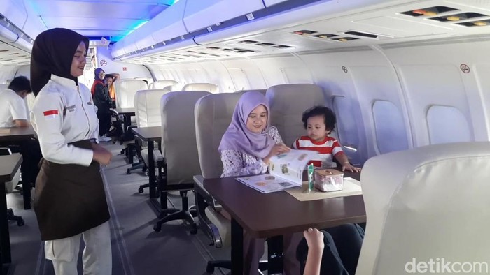 Replika pesawat kepresidenan jadi restoran di Tasik.