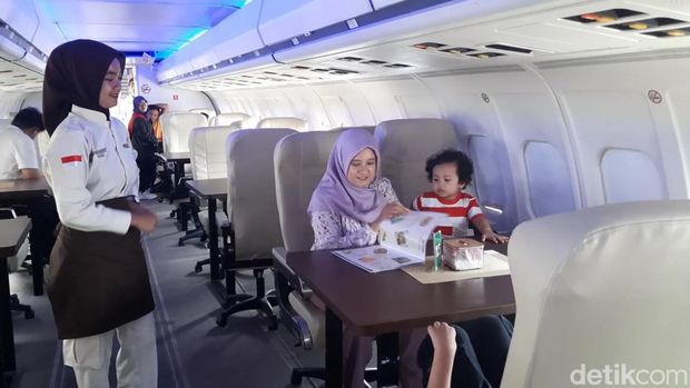 Replika pesawat kepresidenan jadi restoran di Tasik.