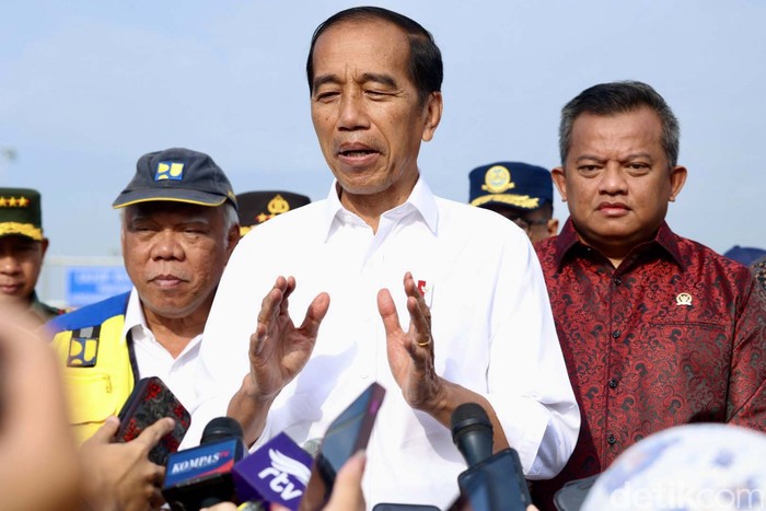 Jokowi meresmikan Jalan tol Pamulang-Cinere-Raya Bogor. Jalan tol ini terdiri dari ruas, yaitu jalan tol Serpong-Cinere dan ruas Cinere-Jagorawi.