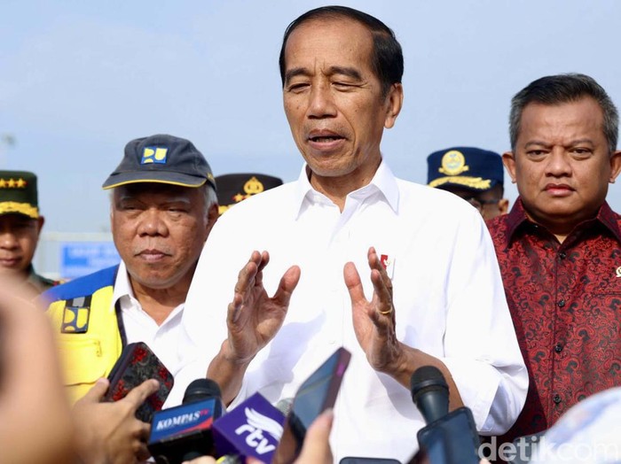 Jokowi meresmikan Jalan tol Pamulang-Cinere-Raya Bogor. Jalan tol ini terdiri dari ruas, yaitu jalan tol Serpong-Cinere dan ruas Cinere-Jagorawi.