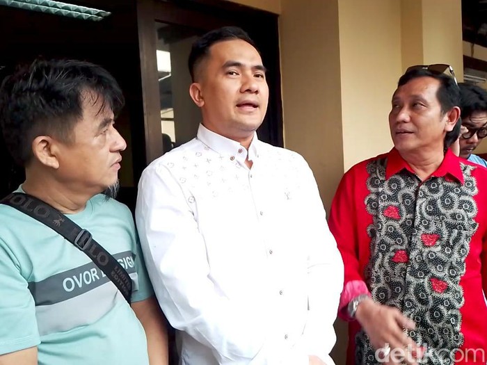 Saipul Jamil diizinkan pulang dari Polsek Tambora.