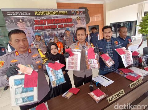Seorang tersangka pembuat dan pengedar uang palsu, BY (41) diamankan tim Sat Reskrim Polresta Cilacap, Senin (8/1/2024).