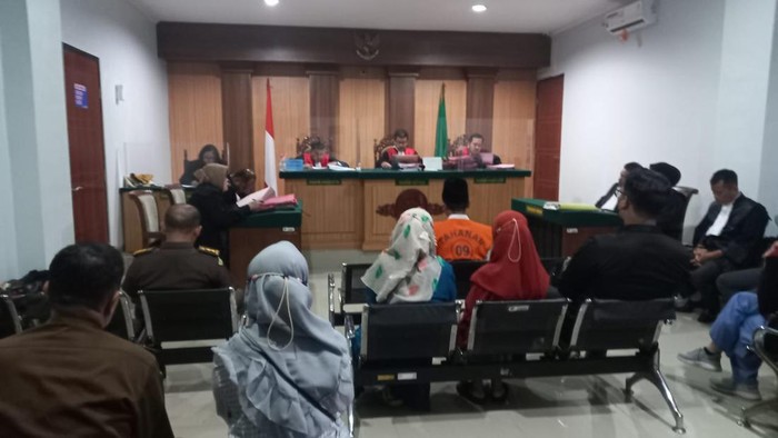 Sidang putusan pegasuh ponpes di Malang yang cabuli santriwati