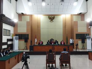 Tok! Haris Azhar-Fatia Divonis Bebas di Kasus Lord Luhut