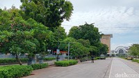 Secara spesifik, stasiun ini hanya berjarak 200 meter dari Stasiun Jakarta Kota yang artinya lokasi bekas stasiun tersebut sudah menjadi bagian dari komplek Bank BNI Kota Tua. Dalam penelusuran detikcom di lokasi, kini sudah menjadi area parkir dan lapangan kecil gedung BNI. Foto: Ignacio Geordy Oswaldo