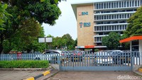 Berdasarkan situs resmi Heritage KAI, Senin (8/1/2024), sebelum Stasiun Jakarta Kota ternyata Batavia (saat ini menjadi Jakarta) telah memiliki stasiun kereta api Batavia Noord (stasiun Batavia Utara). Stasiun ini tepat berada di sisi selatan gedung Raad van Justitie (sekarang Museum Seni Rupa & Keramik) dengan Stasiun Batavia Zuid (Stasiun Jakarta Kota). Foto: Ignacio Geordy Oswaldo