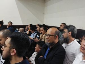 Novel Baswedan Hadiri Sidang Vonis Haris Azhar-Fatia di PN Jaktim