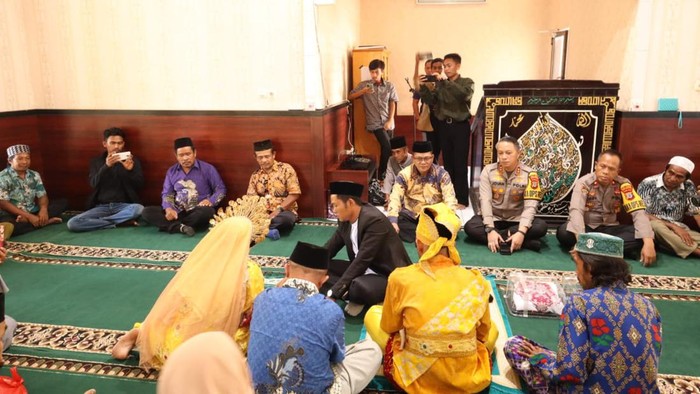 Tahanan kasus narkoba nikahi kekasihnya di Polres Parimo.
