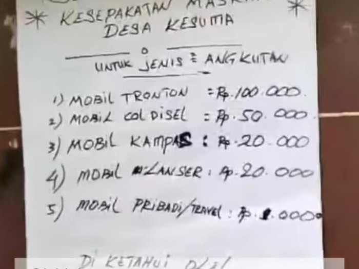 Tangkapan layar video viral tarif bagi kendaraan yang melintasi jalan alternatif imbas banjir jalan lintas timur (jalintim) Pelalawan, Riau. (Dok Istimewa)