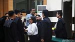 Momen Kemenangan Haris-Fatia Usai Divonis Bebas