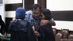 Momen Kemenangan Haris-Fatia Usai Divonis Bebas