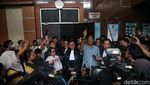 Momen Kemenangan Haris-Fatia Usai Divonis Bebas