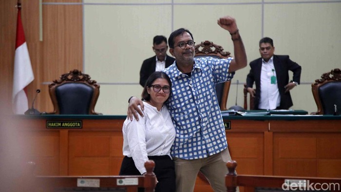 Haris Azhar dan Fatia Maulidiyanti divonis bebas dalam kasus pencemaran nama baik terhadap Menko Kemaritiman dan Investasi Luhut Binsar Pandjaitan. Ini momennya.