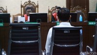 Hakim mengatakan Rafael Alun terbukti menerima gratifikasi Rp 10 miliar lewat PT ARME. Sementara dakwaan gratifikasi dari sejumlah perusahaan yang disebut dalam dakwaan dinyatakan tidak terbukti.  