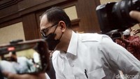 Mantan pejabat Ditjen Pajak Kementerian Keuangan Rafael Alun Trisambodo dinyatakan bersalah menerima gratifikasi dan melakukan tindak pidana pencucian uang (TPPU).