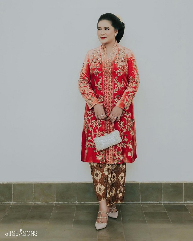 “Pada akhirnya stres juga ngeliat timbangan yg makin hari makin ke kanan..” ungkapnya. Foto: Instagram/@ayanggkahiyang