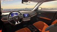 Beralih ke fitur, VinFast VF5 sudah ditanamkan sejumlah fitur pintar, misalnya seperti instrumen digital dan voice control virtual assistant. Selain itu, pabrikan juga membekalinya dengan teknologi driver assistance seperti Basic Cruise Monitoring, Rear Traffic Warning, Blind Spot Warning, Rear Parking Assist, dan Emergency Brake Assist. Foto: Doc. VinFast