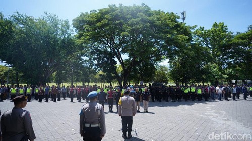 Apel pasukan pengamanan kampanye Gibran di Denpasar, Bali.