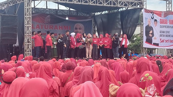 Atikoh saat betemu pendukung Ganjar-Mahfud di Lampung (Sholihin/detikcom)