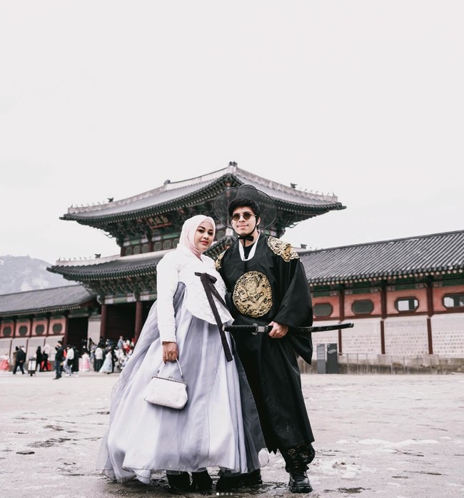 Tak hanya itu, Aurel Hermansyah juga merasa sedih karena banyak komentar pedas yang diterimanya dari sesama perempuan. Kenapa ya orang2 itu pada jahat dan suka banget body shaming? Yg mirisnya adalah yg ngomong sesama perempuan,” ujarnya lagi.