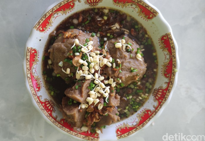 Bakso rawon di Sidoarjo nikmat disantap kala hujan