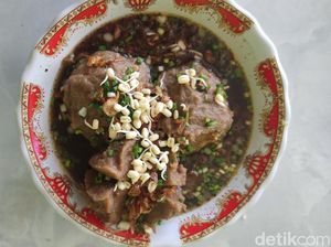 Bakso Rawon di Sidoarjo Nikmat Disantap Kala Hujan