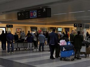 Bandara Lebanon Lumpuh Diretas Kelompok Anti-Hizbullah