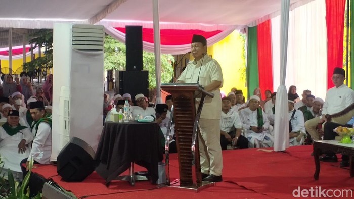 Capres Prabowo kampanye dihadapan ribuan pendukungnya di Palembang, Selasa (9/1/2024)