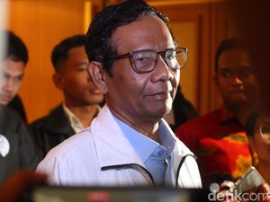 Wapres Maruf Amin Salam Metal di HUT PDIP, Mahfud Harap Bentuk Dukungan