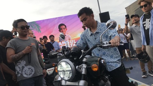 Cawapres nomor urut 2, Gibran Rakabuming Raka, menjajal motor gede saat bertemu para pelaku UMKM di Bali.