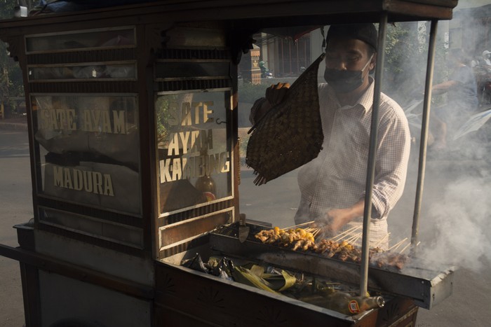 Dijual di Kaki Lima, Kuliner Legendaris Mampu Bertahan Puluhan Tahun