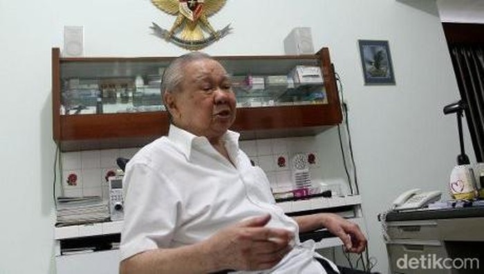 dr Lo Siauw Ging. Foto diambil 2013.