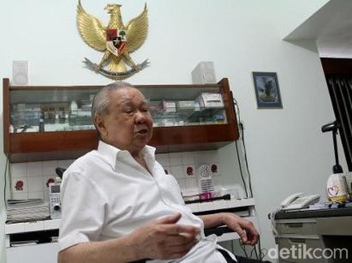 dr Lo Siauw Ging. Foto diambil 2013.