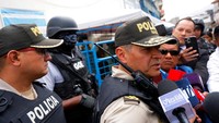 Kaburnya sang gembong narkoba itu sempat memicu kerusuhan di beberapa penjara yang ada di negara yang marak dilanda kekerasan tersebut. Seperti dilansir AFP dan Al Arabiya, Selasa (9/1/2024), Presiden Daniel Noboa, yang menjabat sejak November tahun lalu, mengumumkan mobilisasi tentara selama 60 hari di jalanan dan penjara-penjara Ekuador terhitung sejak Senin (8/1) waktu setempat.
