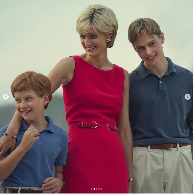 Penampilan Elizabeth Debicki sebagai Putri Diana yang paling mencuri atensi. Tak sedikit penonton The Crown memuji aktingnya dan menyebut Elizabeth mirip ibu dari Pangeran William dan Harry tersebut. Foto: Dok. AFP, Netflix