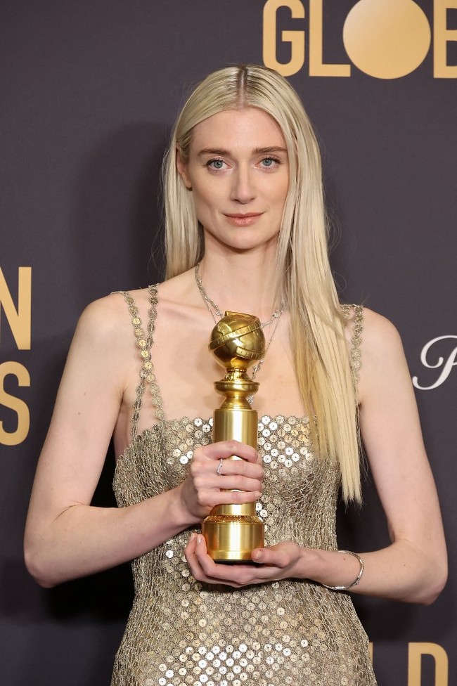 Berkat kemampuan aktingnya memerankan Putri Diana, Elizabeth Debicki diganjar penghargaan dalam ajang Golden Globes 2024. Elizabeth meraih piala aktris pendukung terbaik, mengalahkan Christina Ricci, Meryl Streep, Abby Elliott, J. Smith-Cameron dan Hannah Waddingham. Foto: Dok. AFP, Netflix