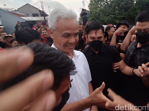 Ganjar Kembali Sambangi Jateng Usai Debat, Kali Ini ke Banyumas