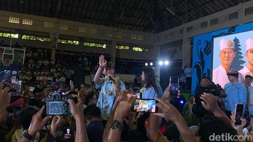 Gibran Rakabuming saat berkampanye di GOR Ngurah Rai, Denpasar, Selasa (9/1/2024).
