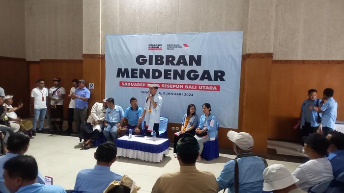 Cawapres Gibran Rakabuming Raka bertemu dengan tokoh masyarakat di Kabupaten Buleleng, Bali, Selasa (9/1/2024).