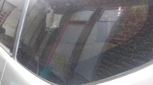 Abu vulkanik dari Gunung Lewotobi Laki-laki menyebar di Larantuka, Flores Timur, NTT, pada Selasa (9/1/2024).