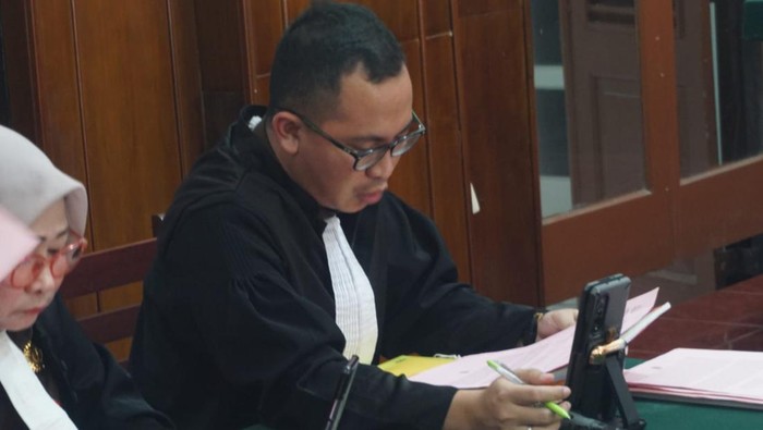 Jaksa Penuntut Umum (JPU) Herlambang Adhi Nugroho saat membacakan dakwaan.