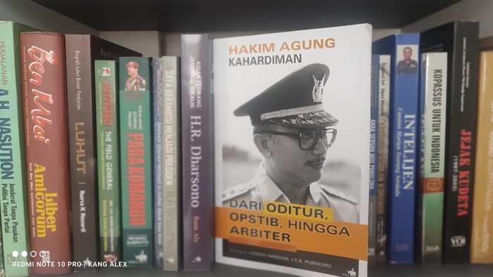 Cover Biografi Hakim Agung Kahardiman